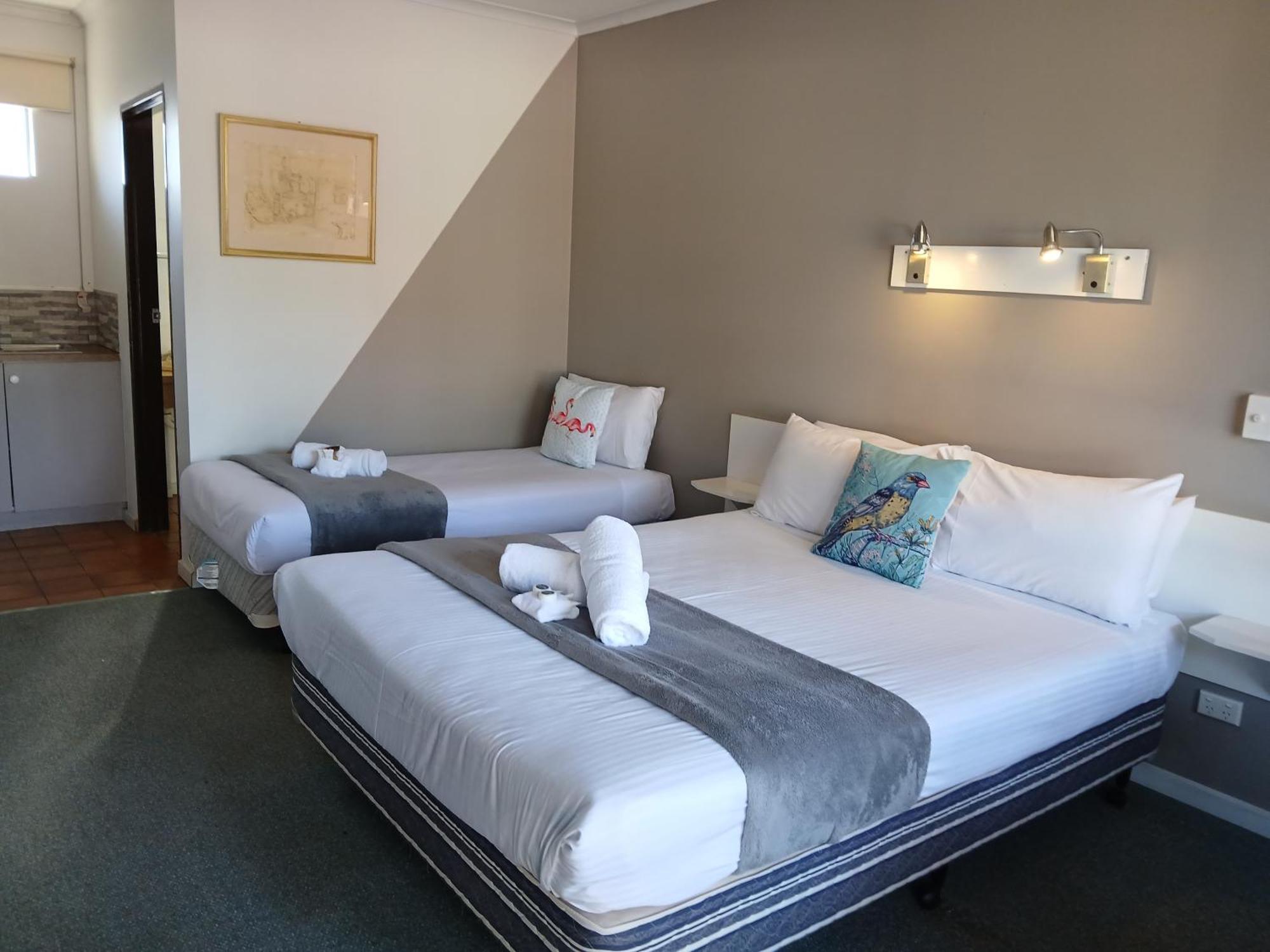Birch Motel Tocumwal Previously Known As Kanimbla Motor Inn ภายนอก รูปภาพ