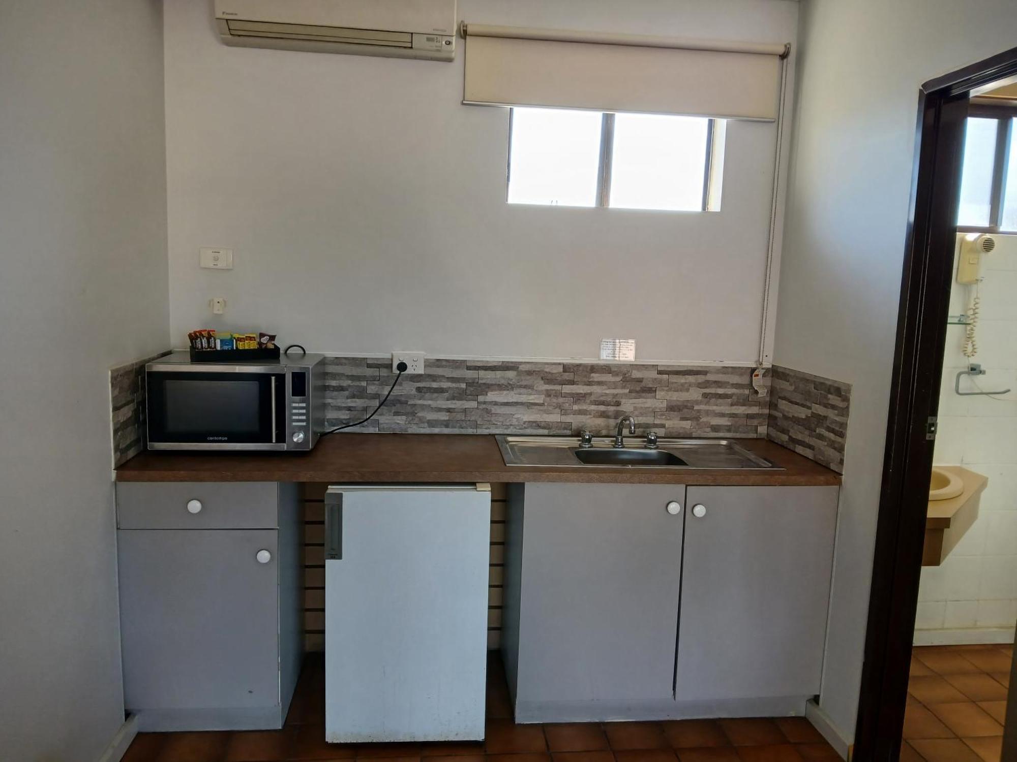 Birch Motel Tocumwal Previously Known As Kanimbla Motor Inn ภายนอก รูปภาพ
