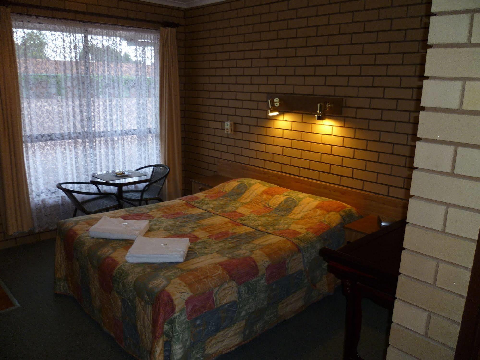 Birch Motel Tocumwal Previously Known As Kanimbla Motor Inn ภายนอก รูปภาพ