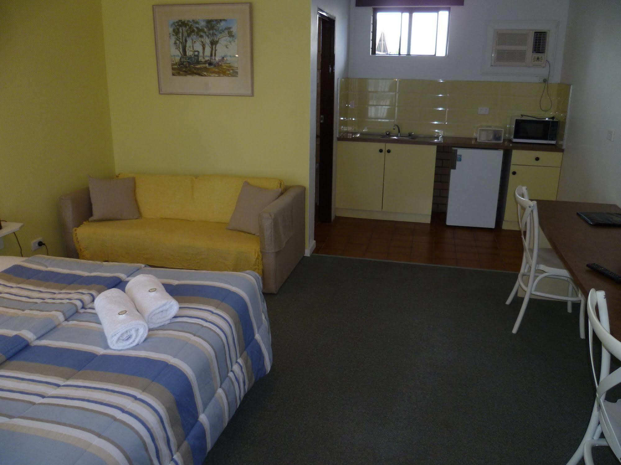 Birch Motel Tocumwal Previously Known As Kanimbla Motor Inn ภายนอก รูปภาพ