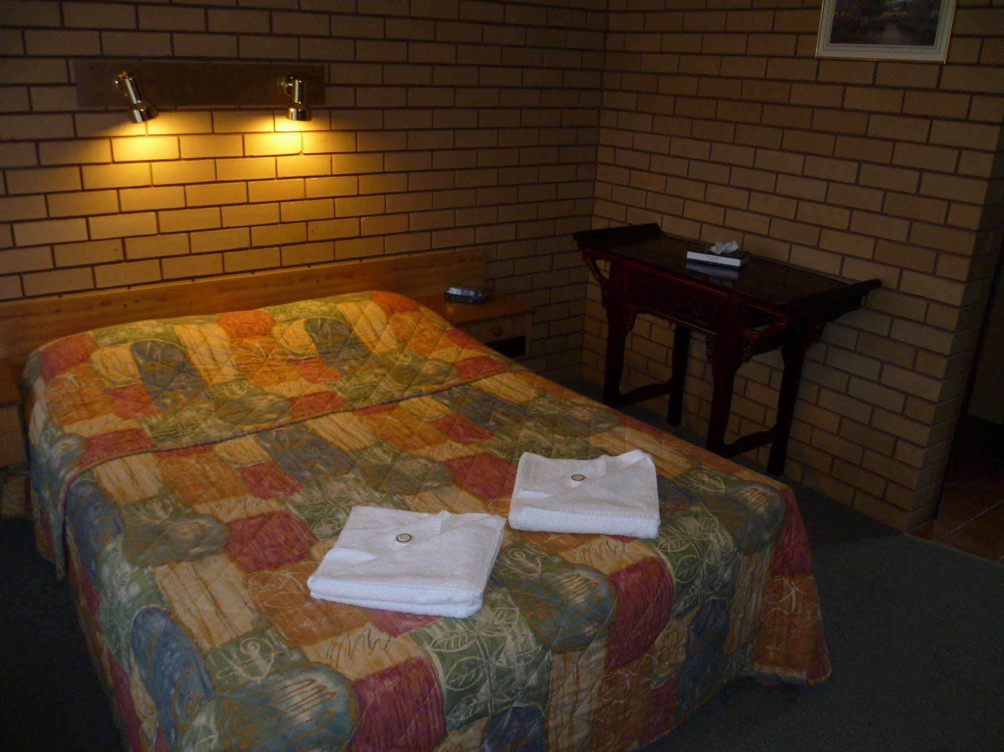 Birch Motel Tocumwal Previously Known As Kanimbla Motor Inn ภายนอก รูปภาพ